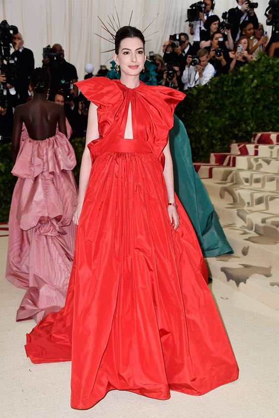 anne hathaway valentino