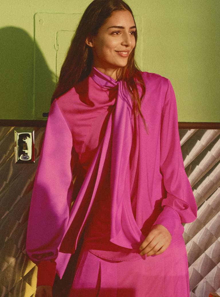 kolekcja-h-m-studio-na-sezon-jesien-zima-2018-sukienka-wiazana-pod-szyja