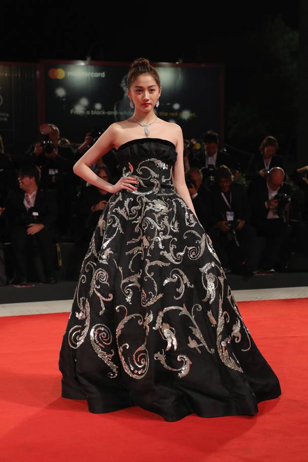 guan xiaotong oscar de la renta shadow