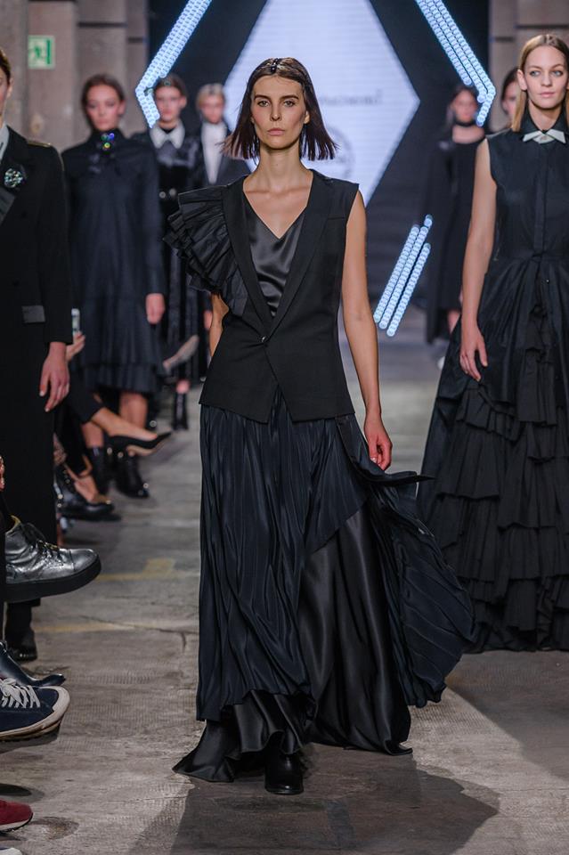 46498237_1999069776847191_8625668780032262144_n