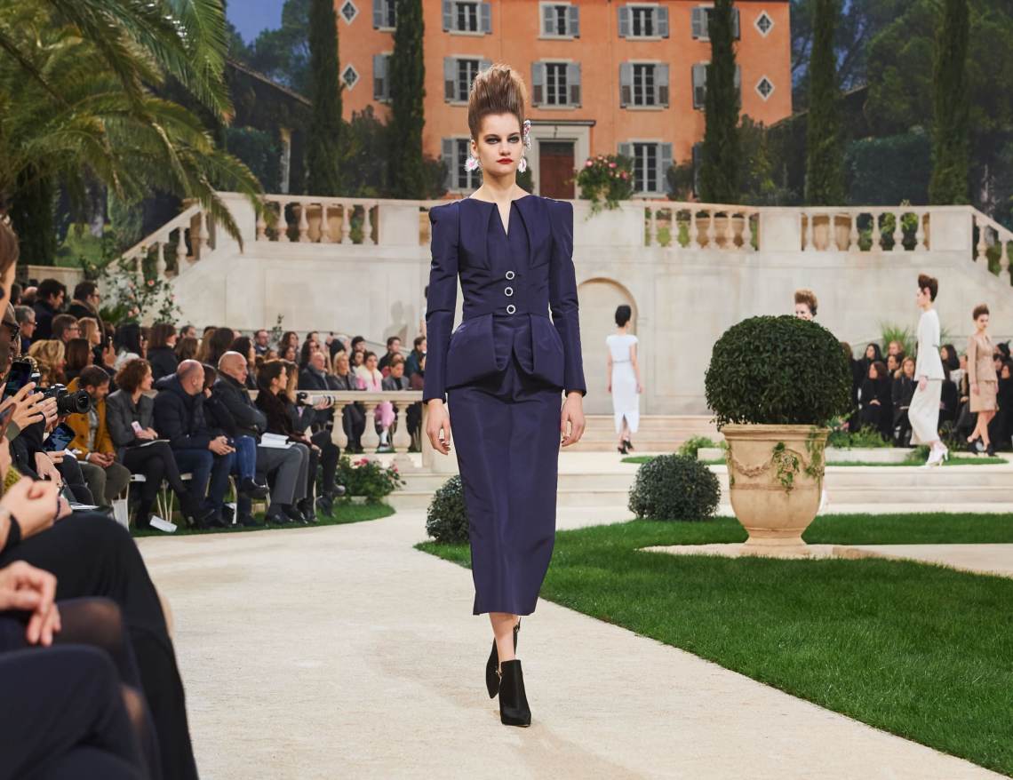 Chanel-SpringSummer-Haute-Couture-2019-alley-girl-review-new-york-based-fashion-technology-blog-alley-girl..jpeg