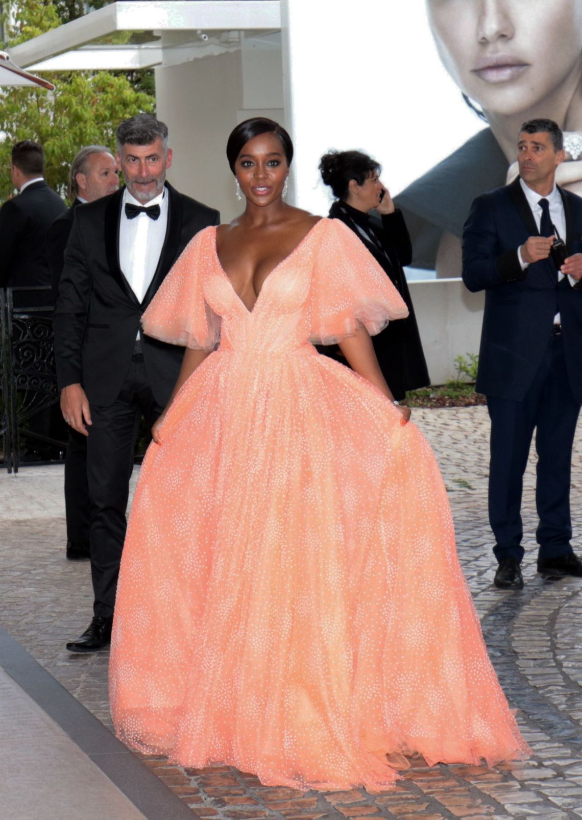 aja-naomi-king-outside-hotel-martinez-in-cannes-05-19-2019-3zac posen