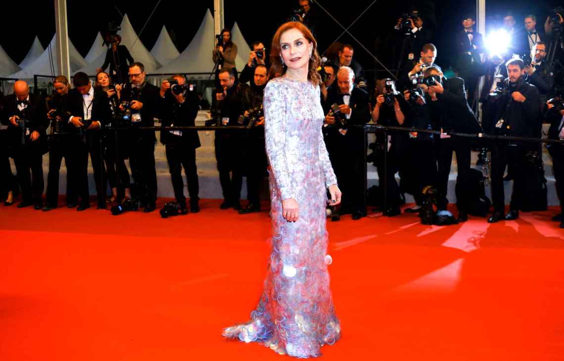 isabelle-huppert-attends-the-screening-9c8b-diaporamaarmani prive