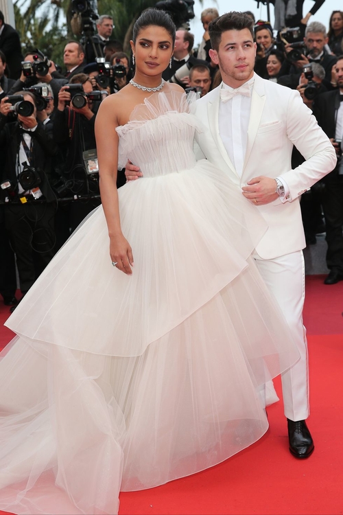 priyanka-chopra-and-nick-jonas-attend-the-screening-of-les-news-photo-1150115615-1558203136-hobeika