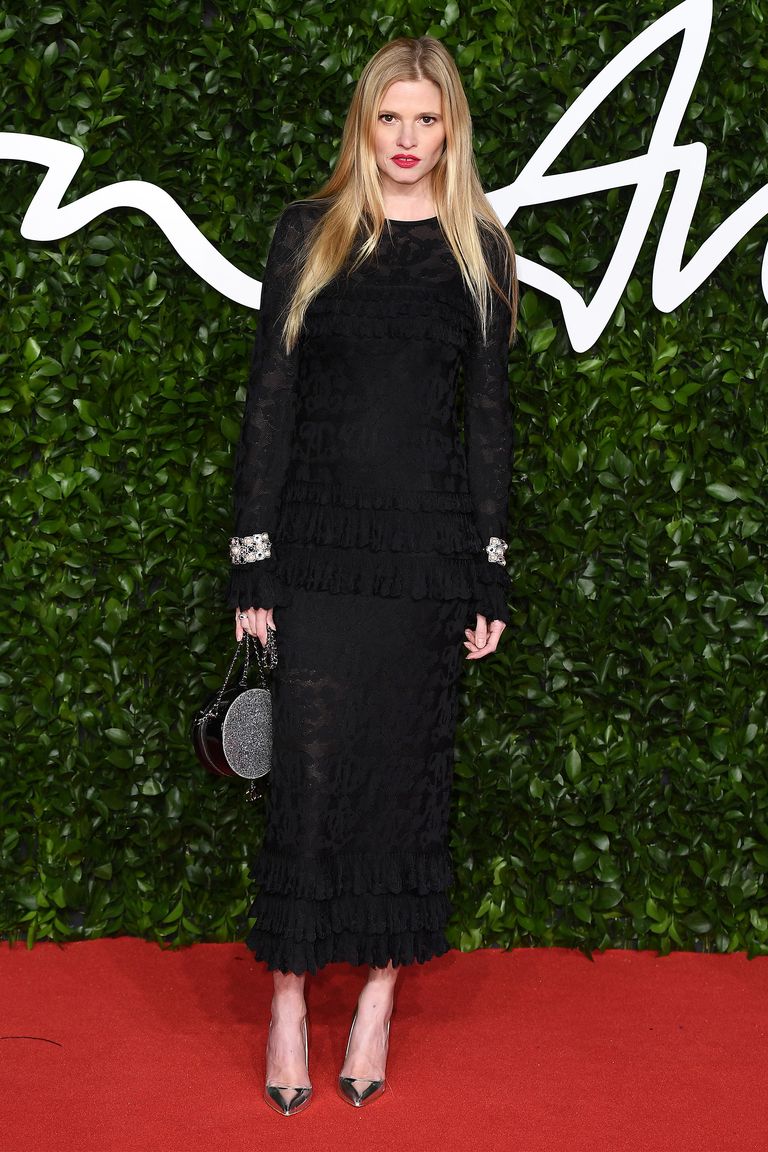 hbz-fashion-awards-2019-lara-stone-1575317047