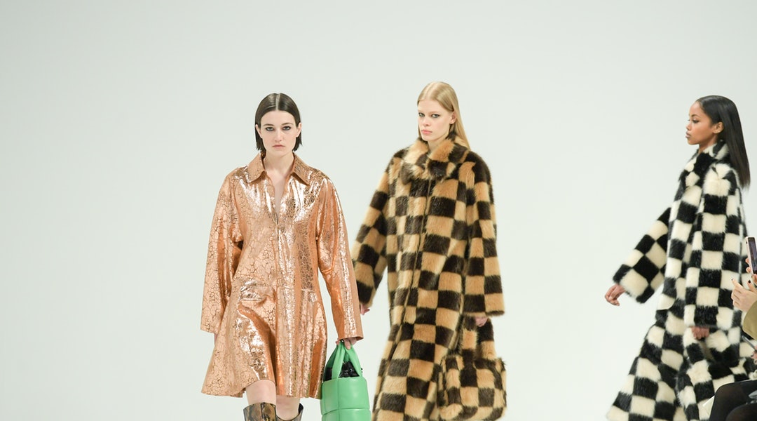 808e0b3b-a1cc-46fa-aec6-56ed3824ef09-stand_studio_aw20_035