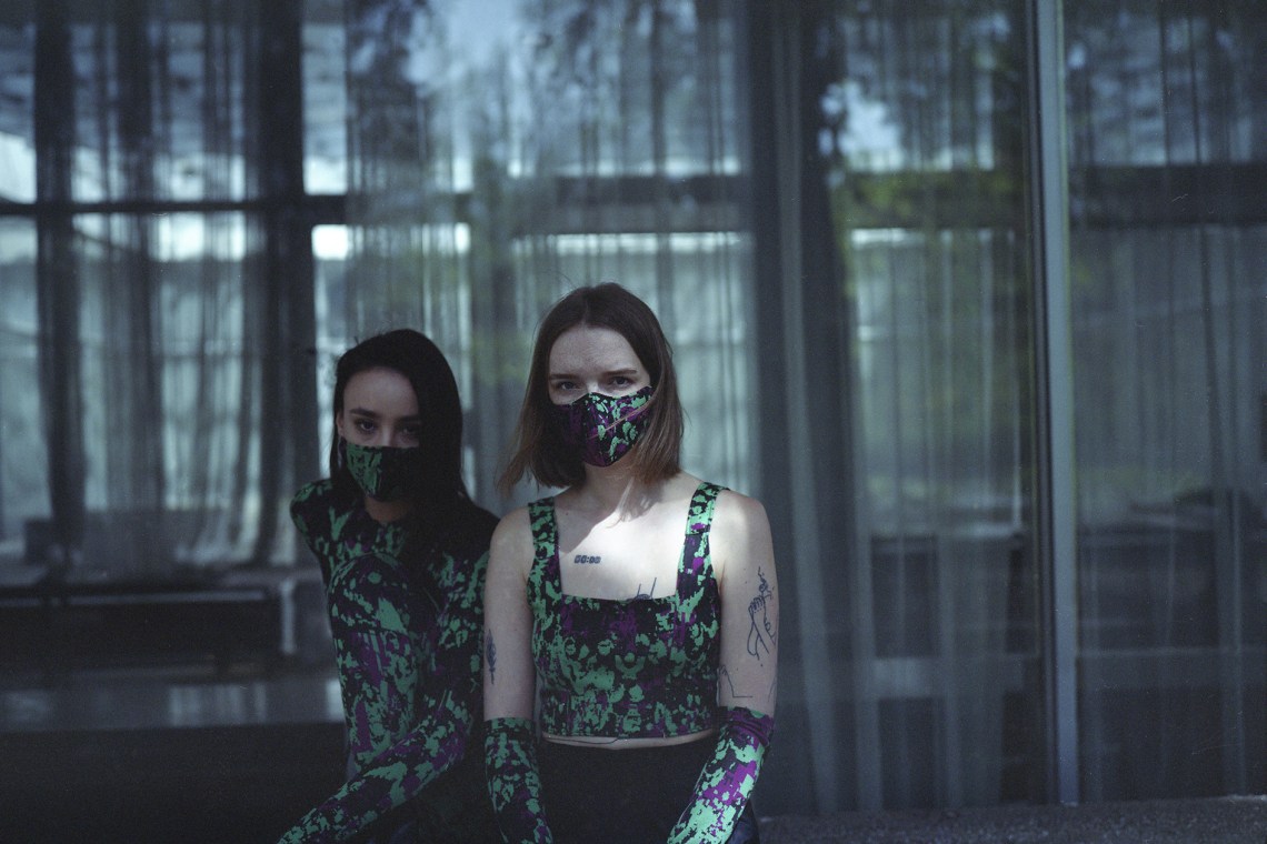 11 crowd photo Filip Gonciarek model Zuza and Thirdeyedimension