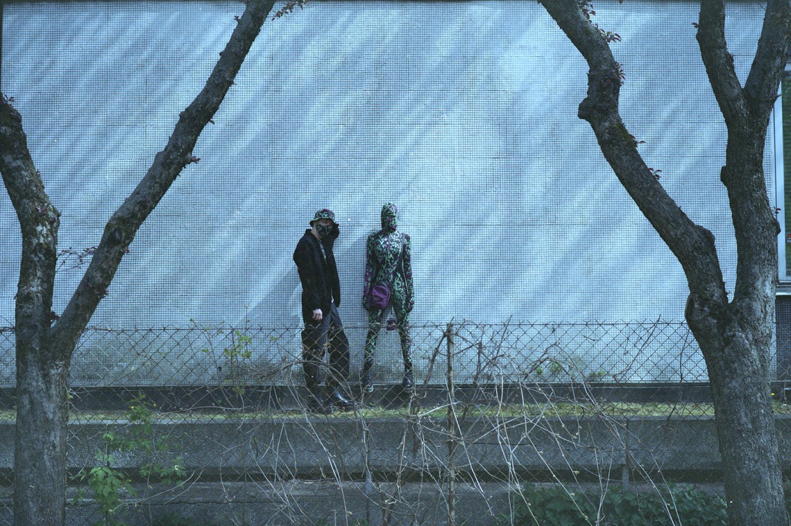 12 crowd photo Filip Gonciarek model Zuza and Grzegorz