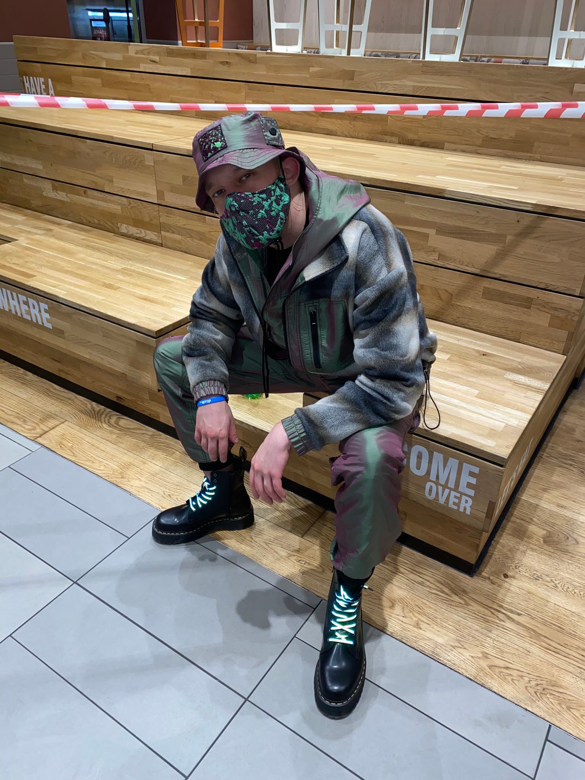 13 crowd model Karol Sapi tha King