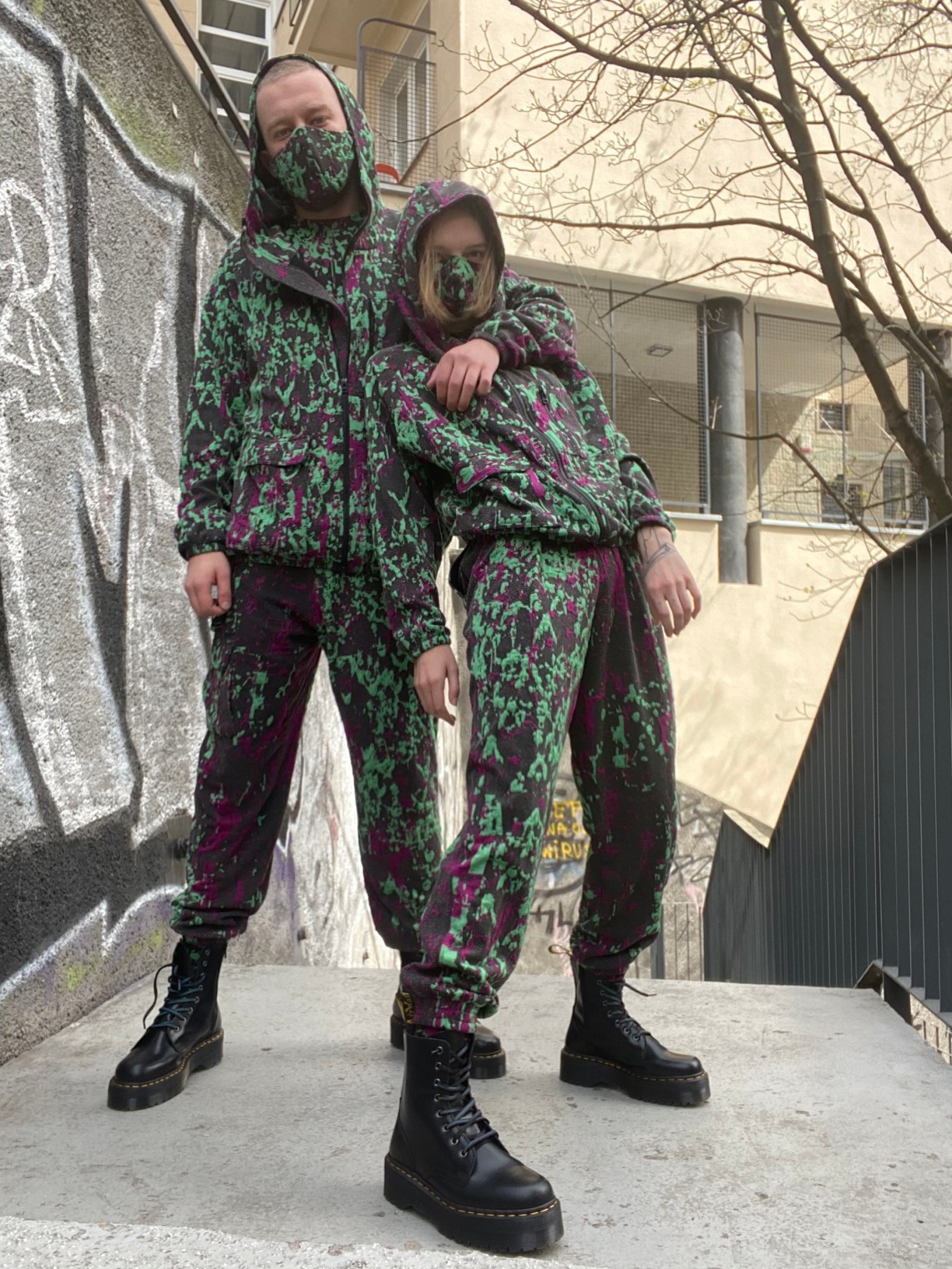 16 crowd model Zuza OK and Karol Sapi tha King