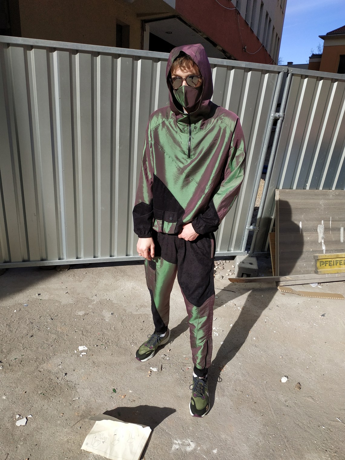 2 crowd model Grzegorz photo Ernest